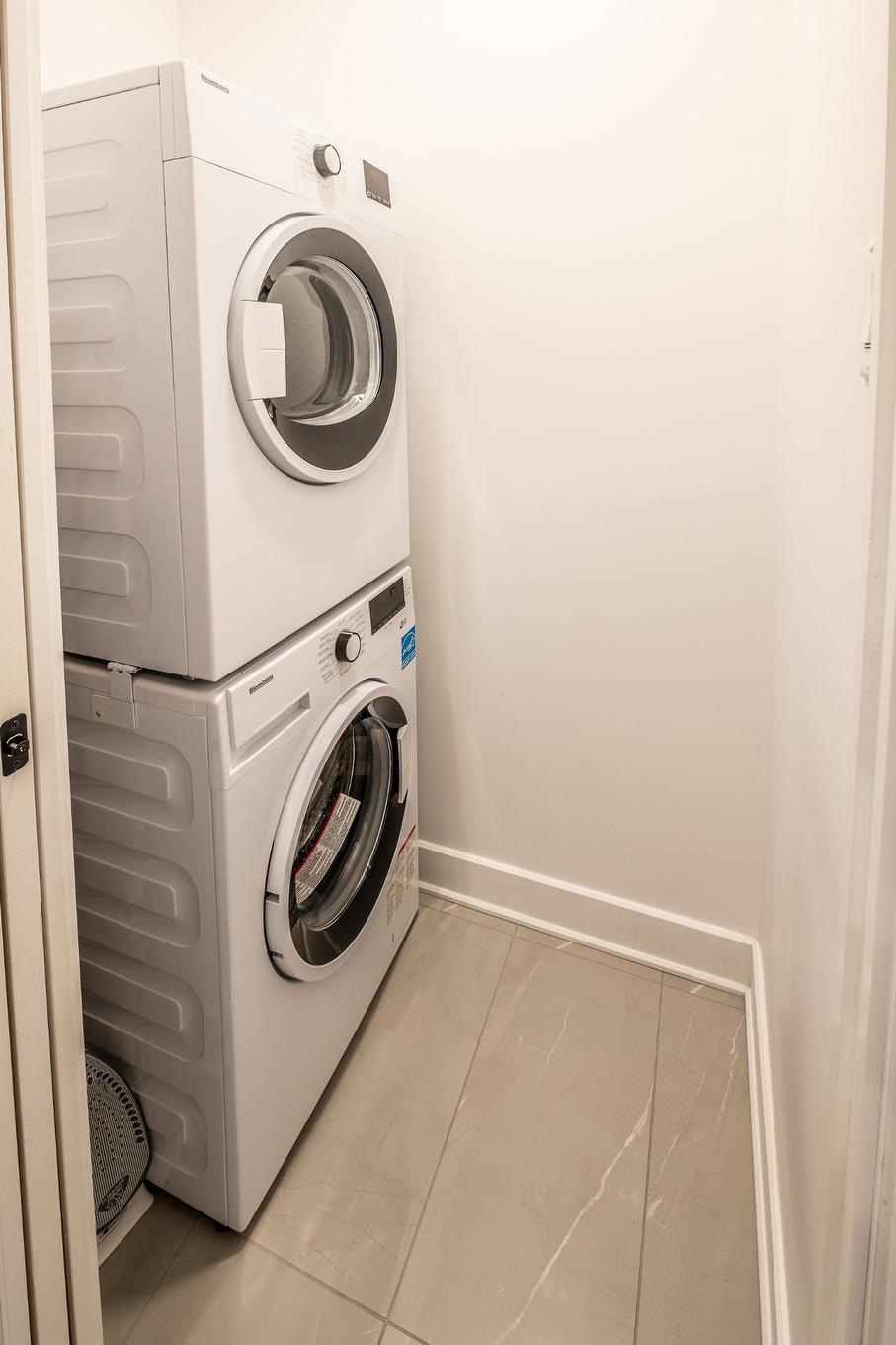 Salle de lavage - 608-1575 Rue Gareau, Montréal (Ville-Marie), QC - Indoor Photo Showing Laundry Room