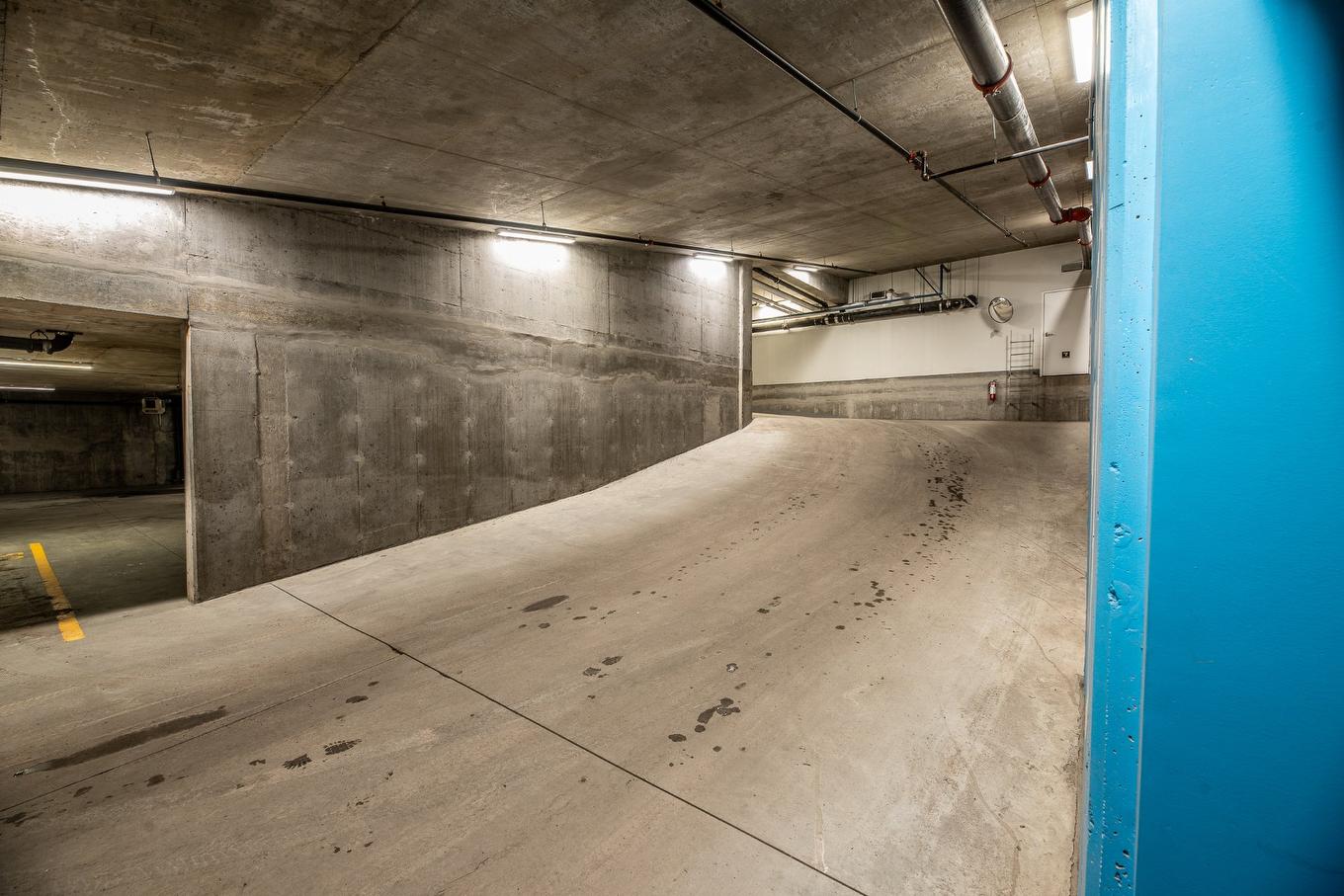 Garage - 608-1575 Rue Gareau, Montréal (Ville-Marie), QC - Indoor