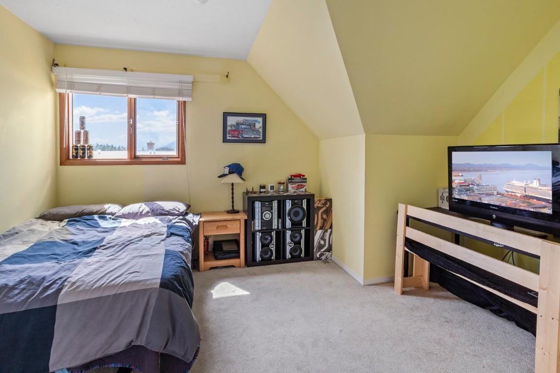 950 Hagey Road, Lister, BC - Indoor Photo Showing Bedroom