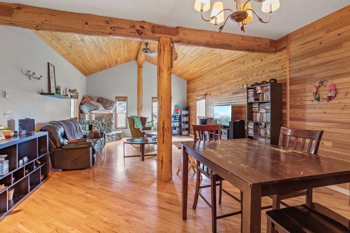 950 Hagey Road, Lister, BC - Indoor Photo Showing Dining Room