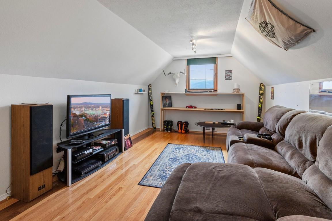 950 Hagey Road, Lister, BC - Indoor Photo Showing Living Room