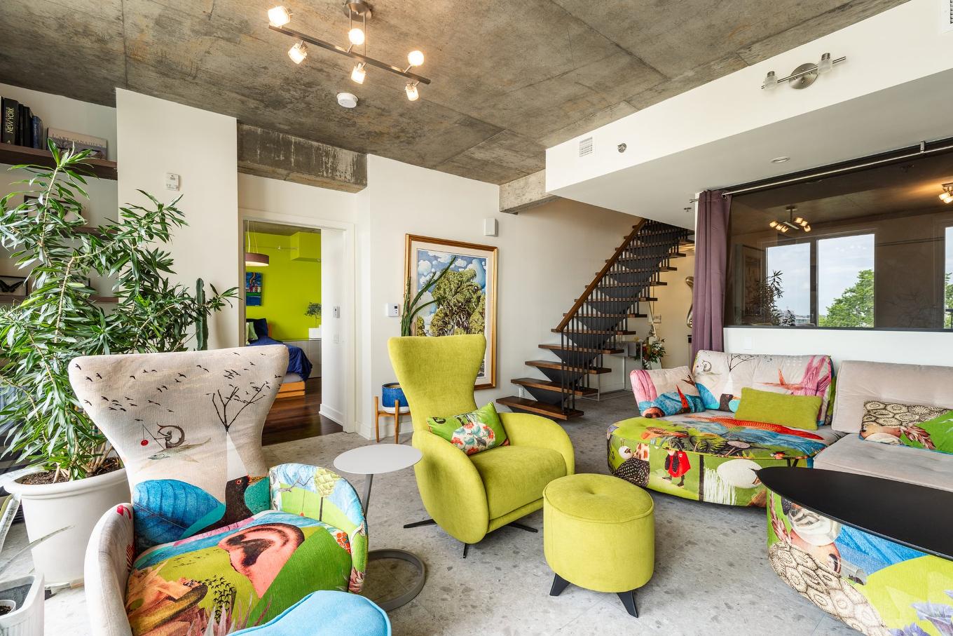 Salon - 508-2118 Rue St-Dominique, Montréal (Ville-Marie), QC - Indoor