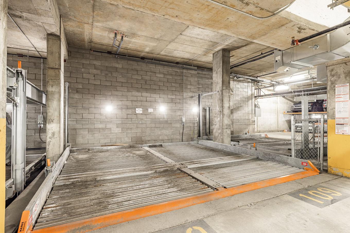 Stationnement - 508-2118 Rue St-Dominique, Montréal (Ville-Marie), QC - Indoor Photo Showing Garage