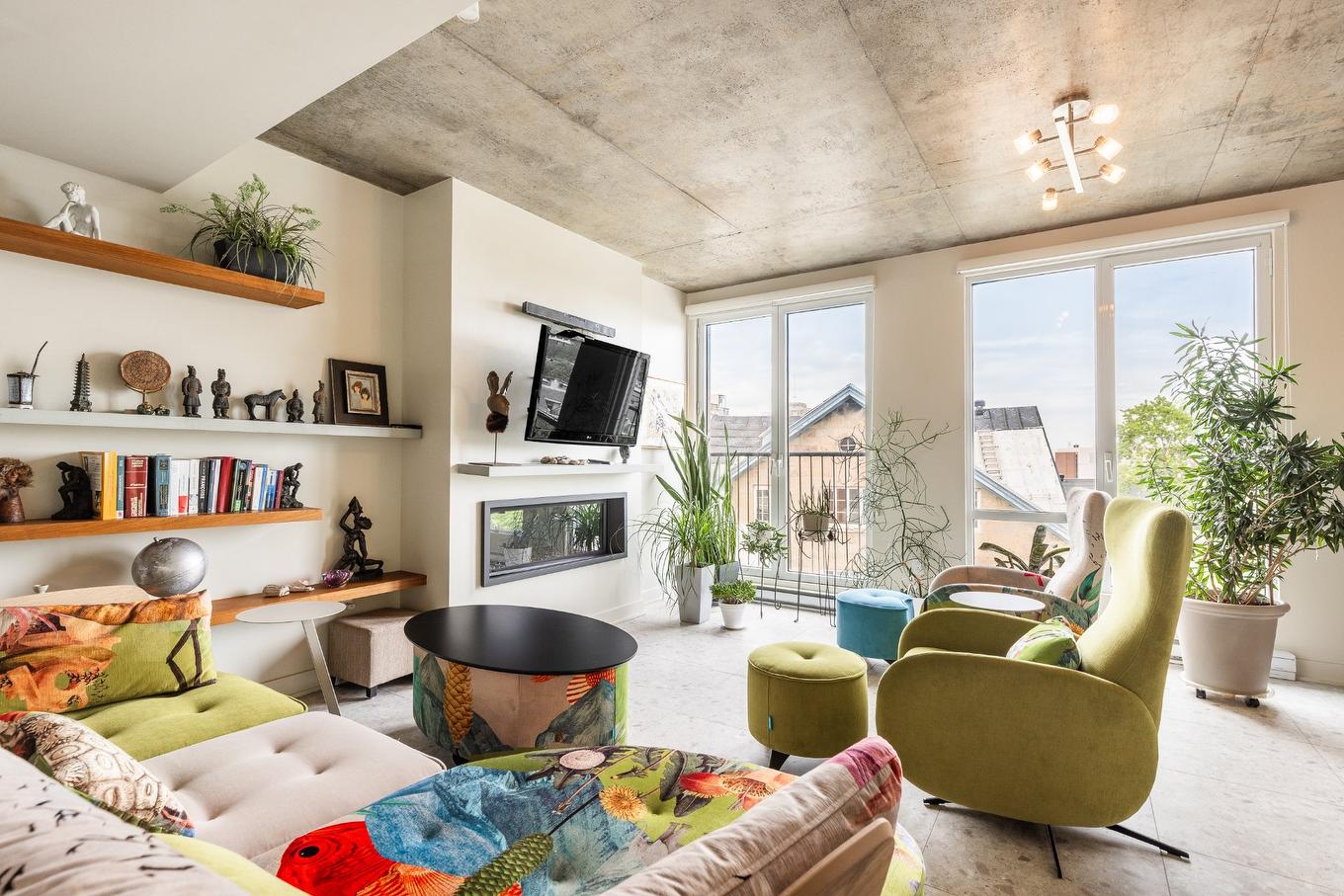 Salon - 508-2118 Rue St-Dominique, Montréal (Ville-Marie), QC - Indoor Photo Showing Living Room With Fireplace