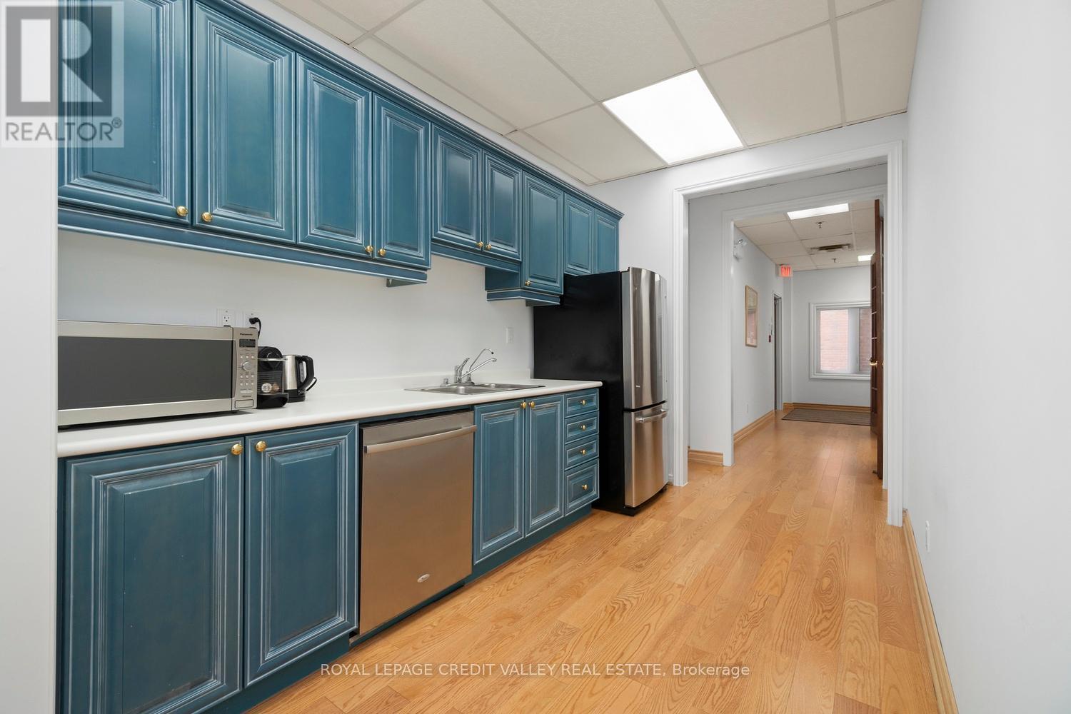 201 - 335 Renfrew Drive, Markham, ON