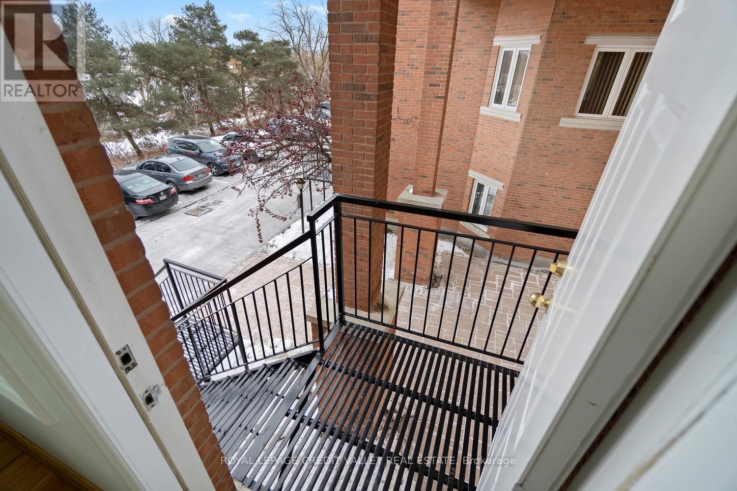 201 - 335 Renfrew Drive, Markham, ON