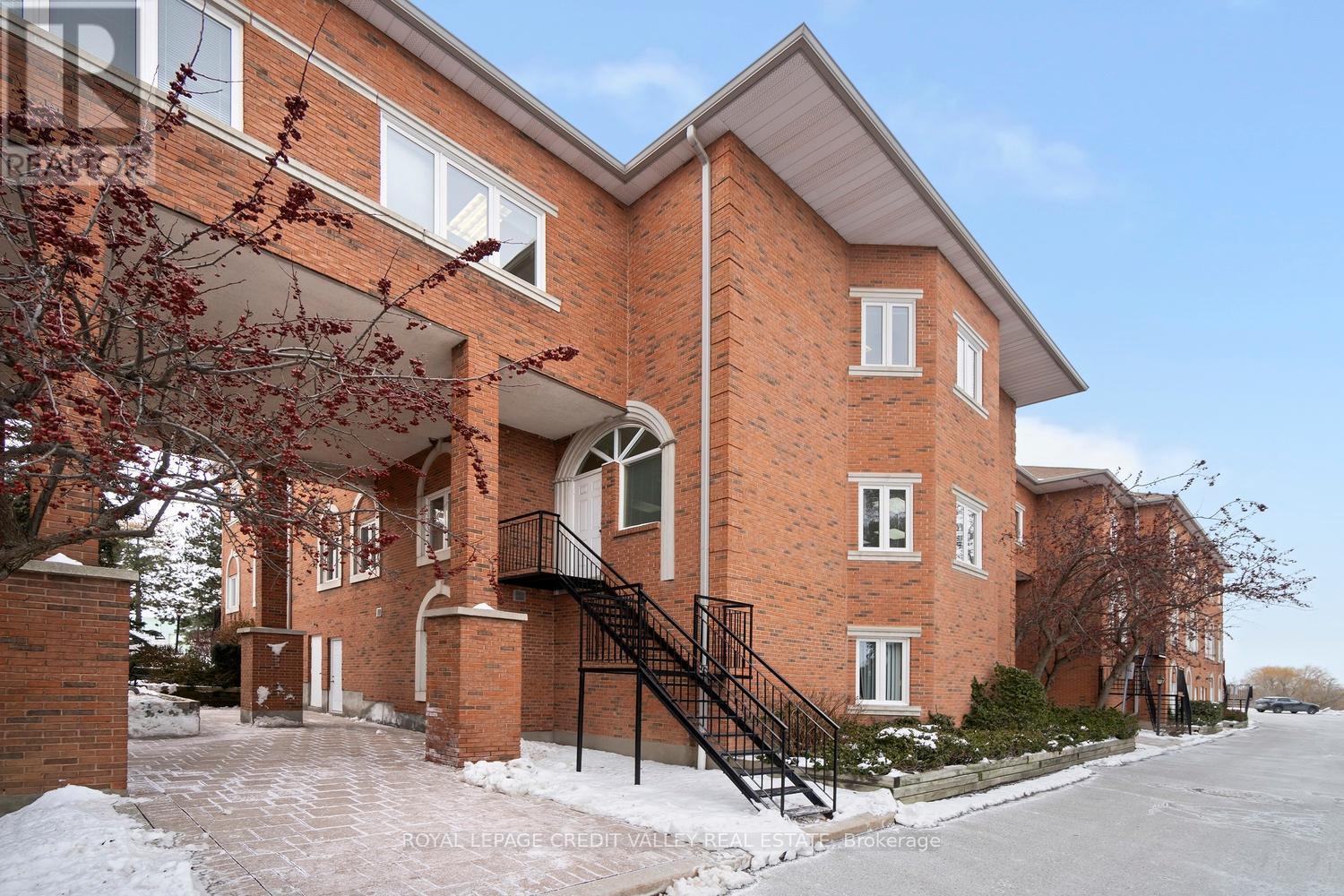 201 - 335 Renfrew Drive, Markham, ON