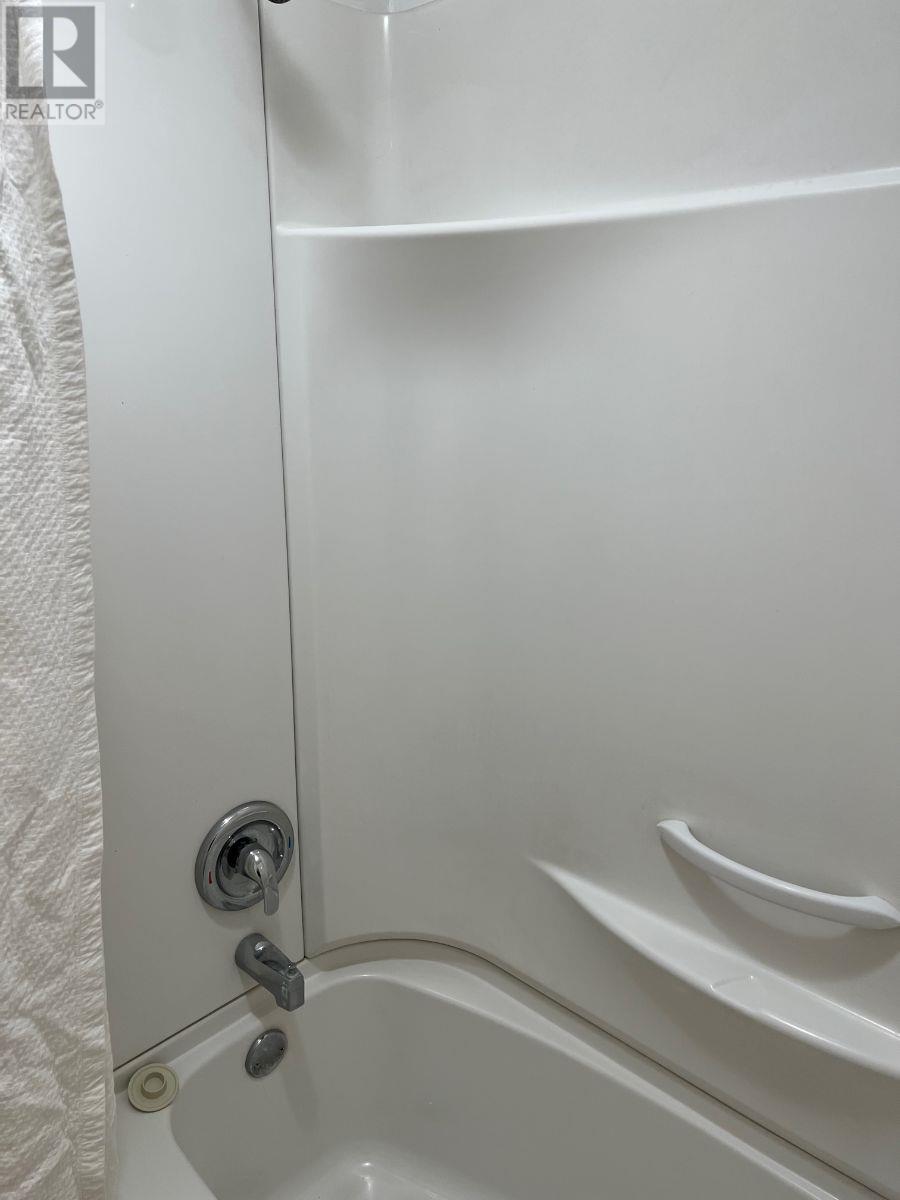 7208 89Th Street, Osoyoos, BC - Indoor Photo Showing Bathroom