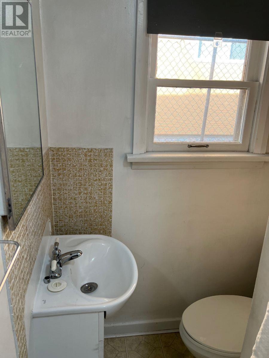 7208 89Th Street, Osoyoos, BC - Indoor Photo Showing Bathroom