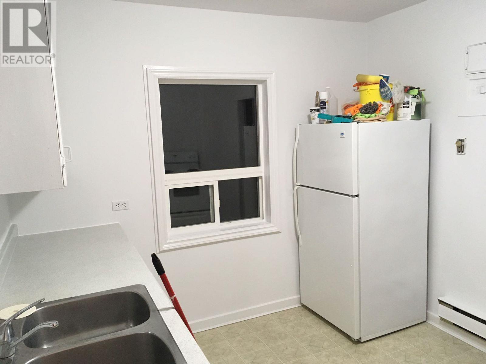 7208 89Th Street, Osoyoos, BC - Indoor Photo Showing Kitchen With Double Sink