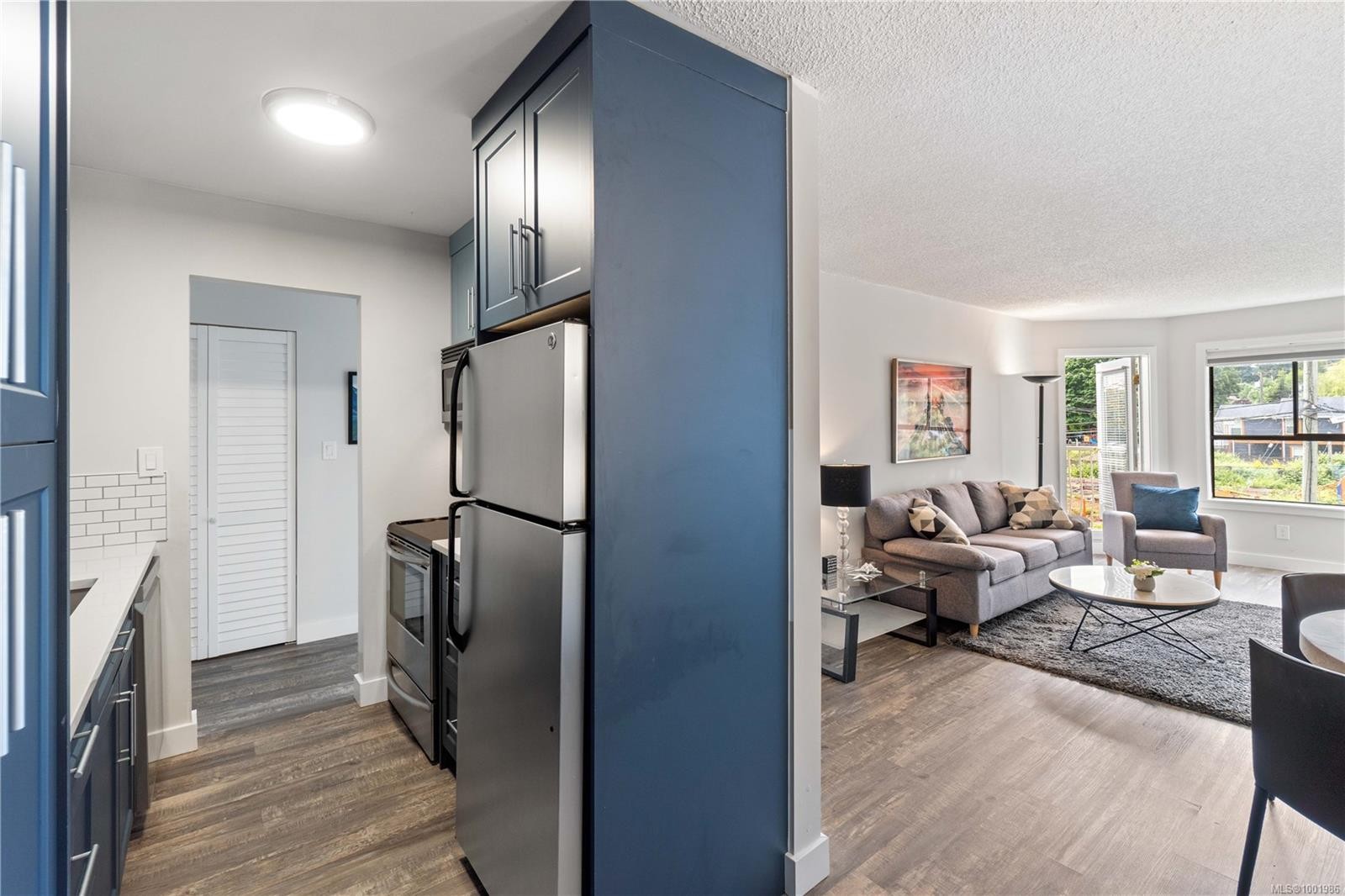213-2815 Departure Bay Rd, Nanaimo, BC - Indoor Photo Showing Living Room