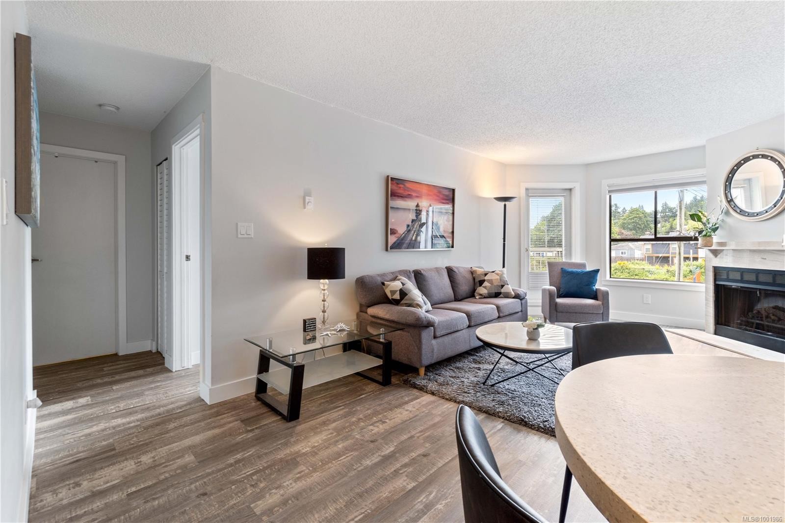 213-2815 Departure Bay Rd, Nanaimo, BC - Indoor Photo Showing Living Room With Fireplace