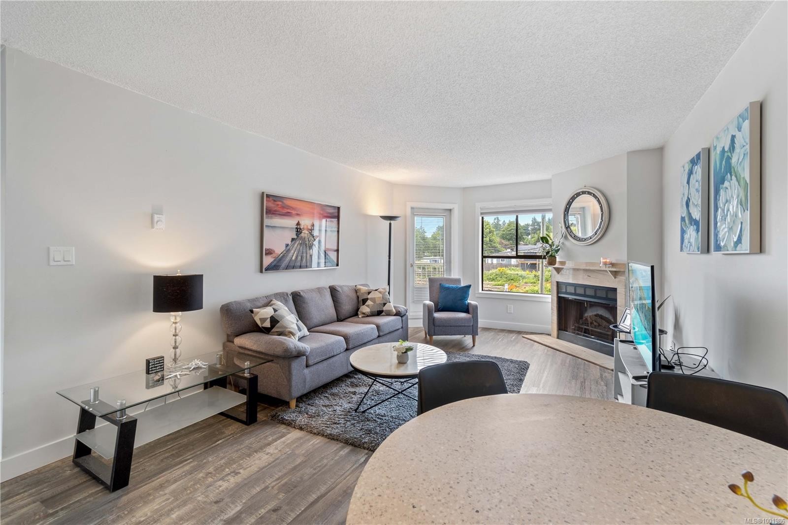 213-2815 Departure Bay Rd, Nanaimo, BC - Indoor Photo Showing Living Room With Fireplace