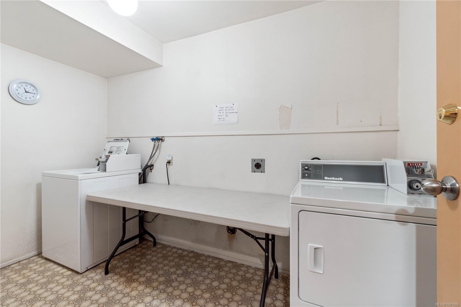 213-2815 Departure Bay Rd, Nanaimo, BC - Indoor Photo Showing Laundry Room