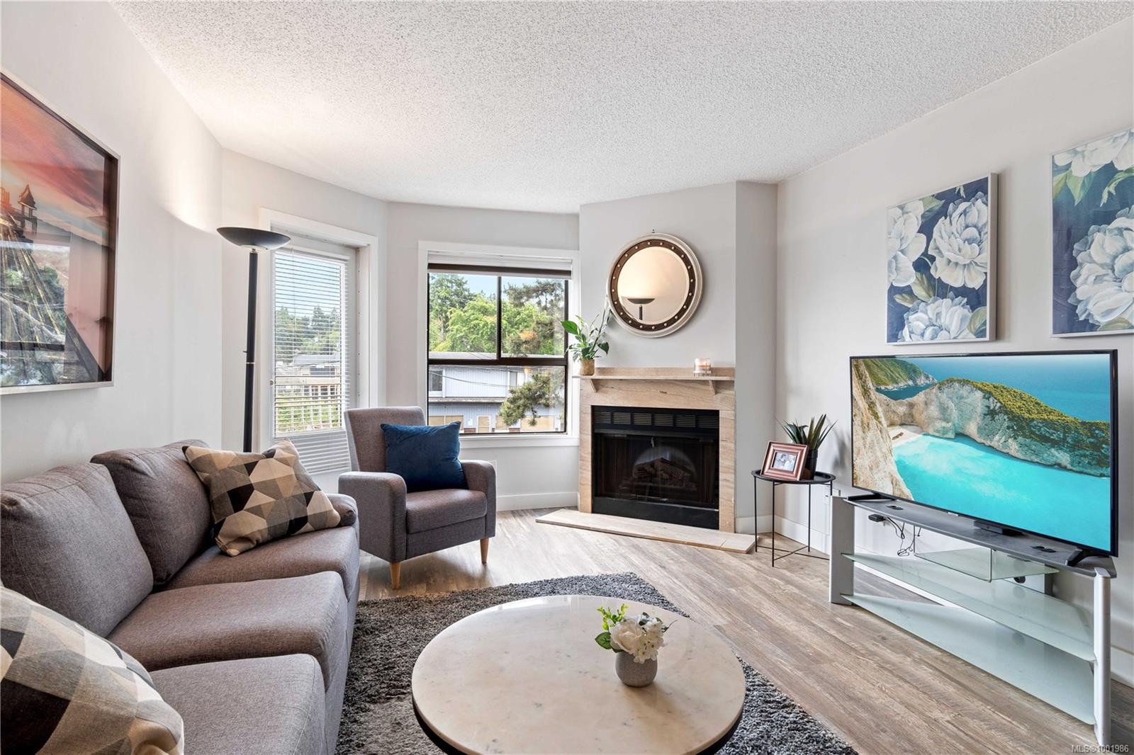 213-2815 Departure Bay Rd, Nanaimo, BC - Indoor Photo Showing Living Room With Fireplace