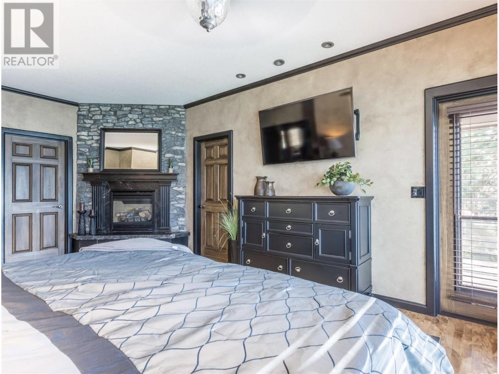 15010 & 15020 Tamarack Drive, Coldstream, BC - Indoor Photo Showing Bedroom