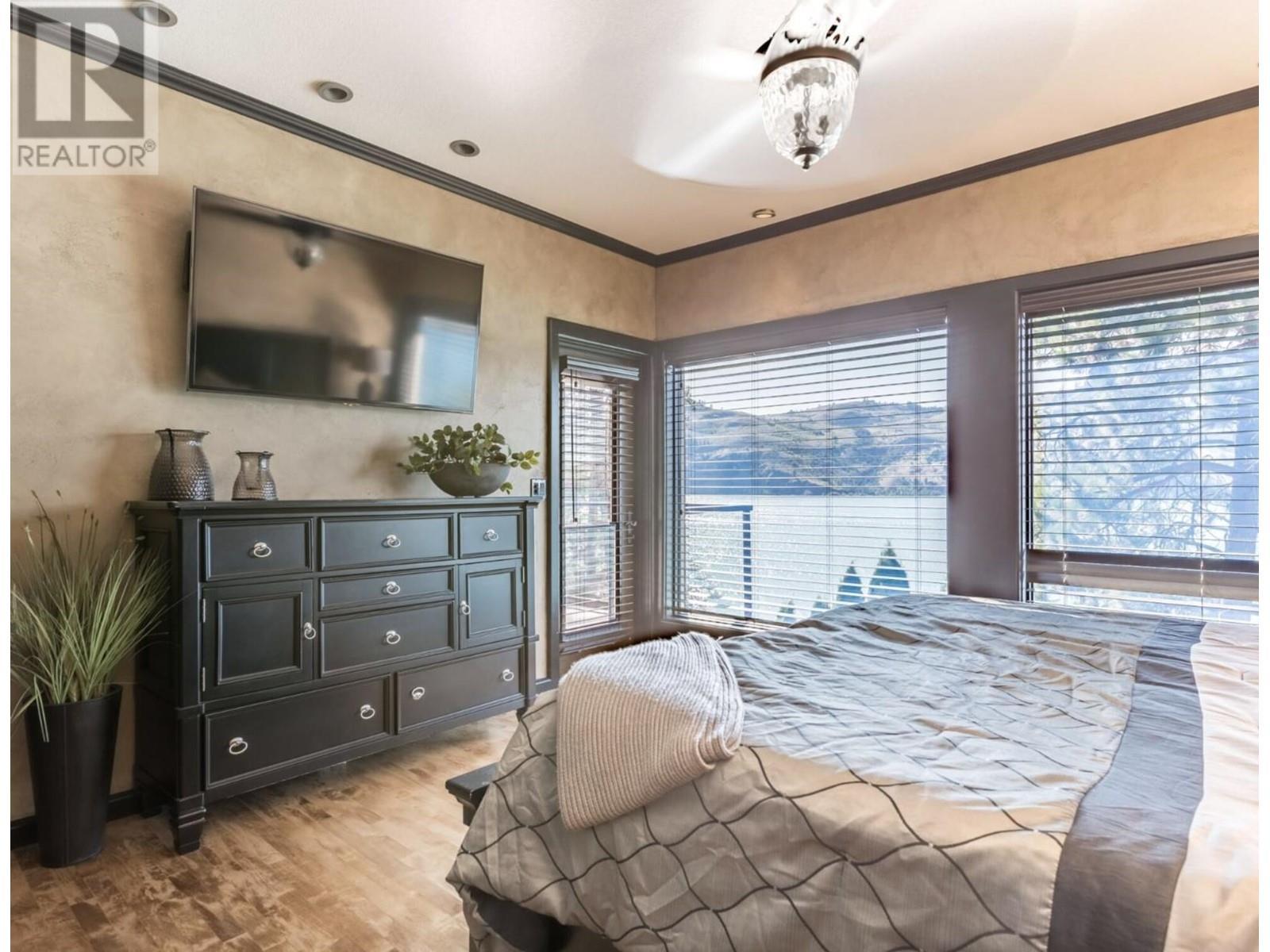 15010 & 15020 Tamarack Drive, Coldstream, BC - Indoor Photo Showing Bedroom