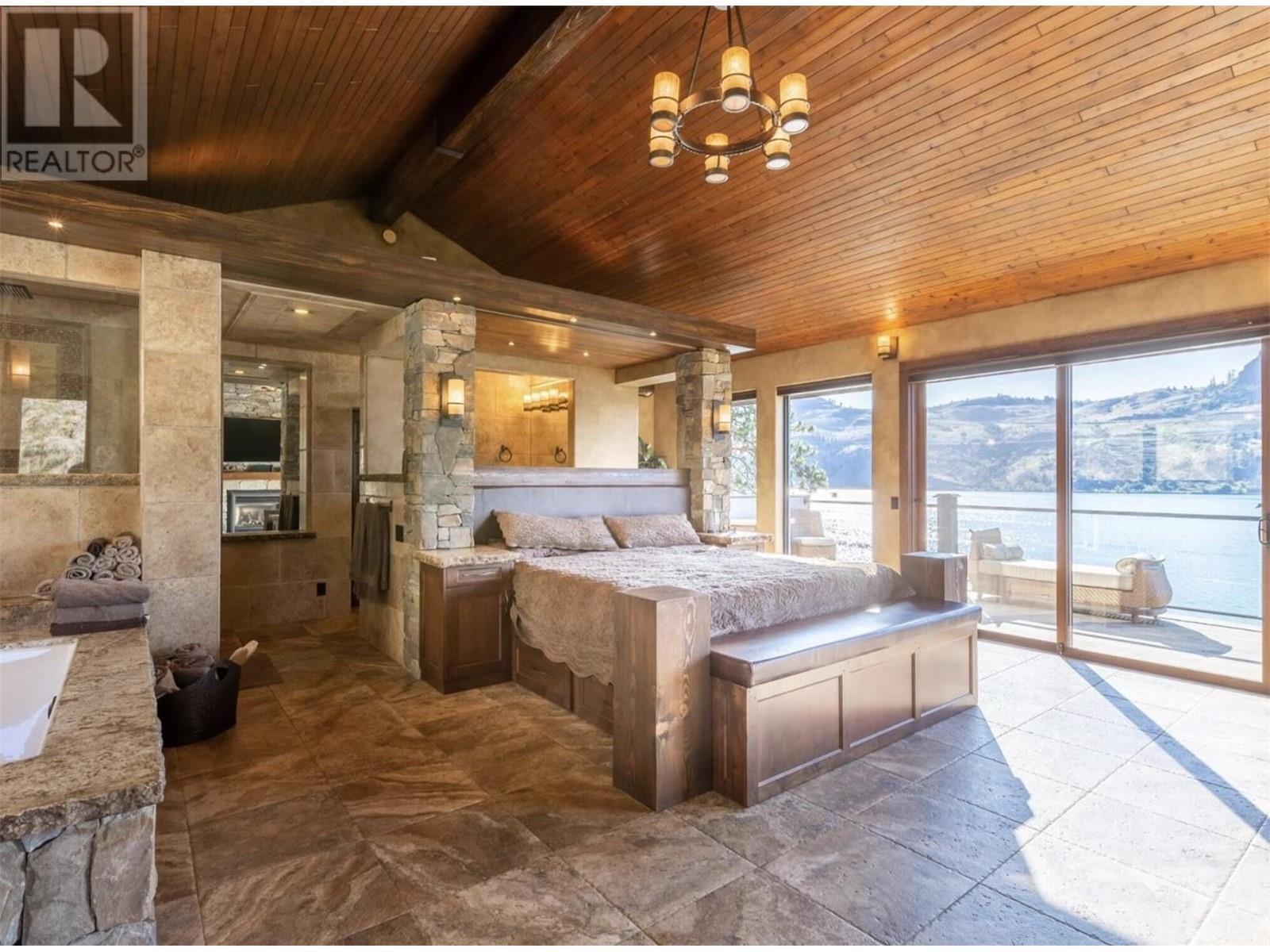 15010 & 15020 Tamarack Drive, Coldstream, BC - Indoor Photo Showing Other Room