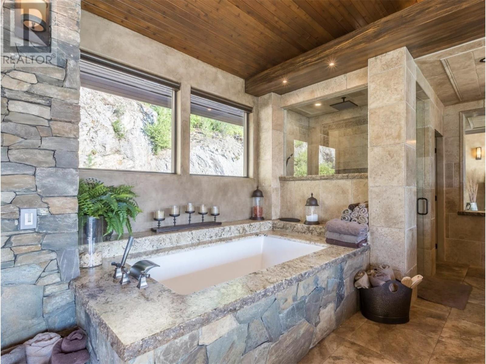 15010 & 15020 Tamarack Drive, Coldstream, BC - Indoor Photo Showing Bathroom