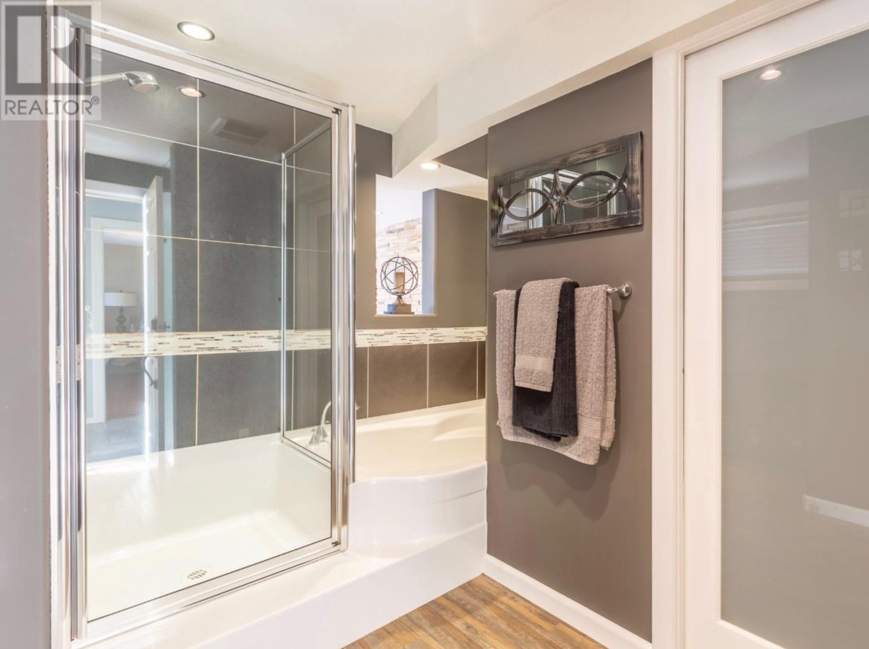 15010 & 15020 Tamarack Drive, Coldstream, BC - Indoor Photo Showing Bathroom