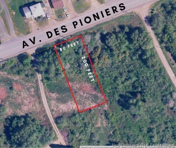 - Ave Des Pionniers, Balmoral, NB