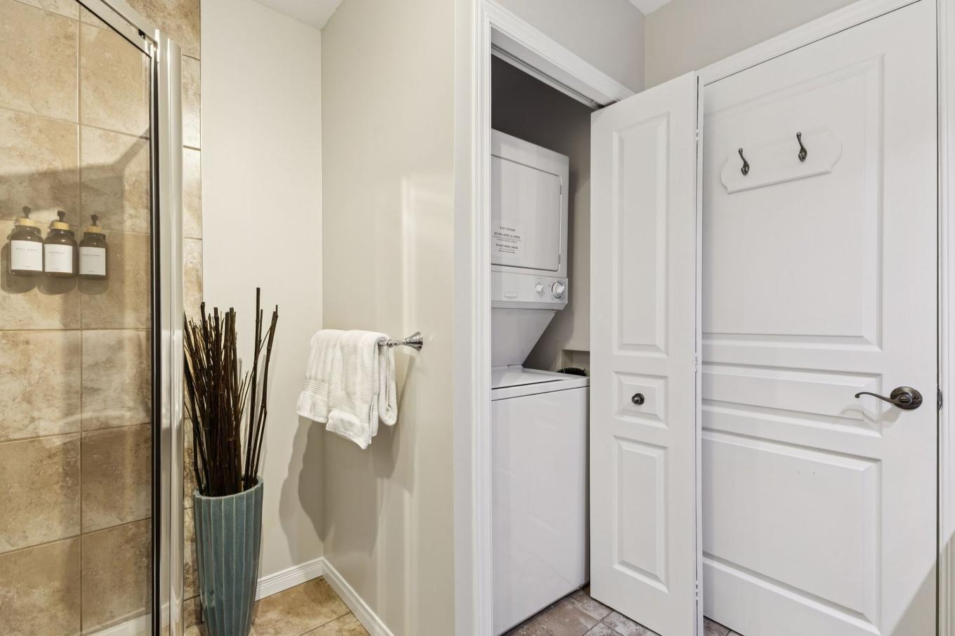 Bathroom - 1812 Ch. Du Golf, Mont-Tremblant, QC - Indoor Photo Showing Laundry Room
