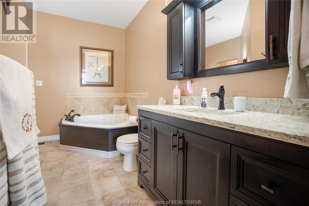 31 Stonegate Walk, Raleigh Township, ON - Indoor Photo Showing Bathroom