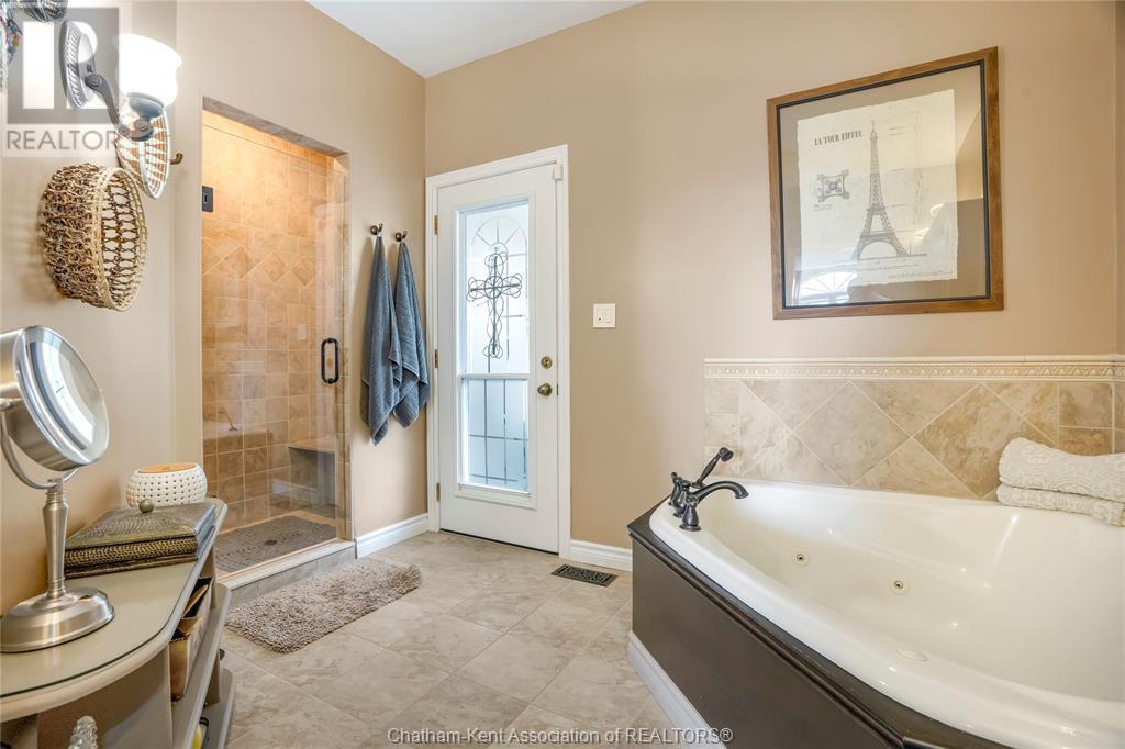 31 Stonegate Walk, Raleigh Township, ON - Indoor Photo Showing Bathroom