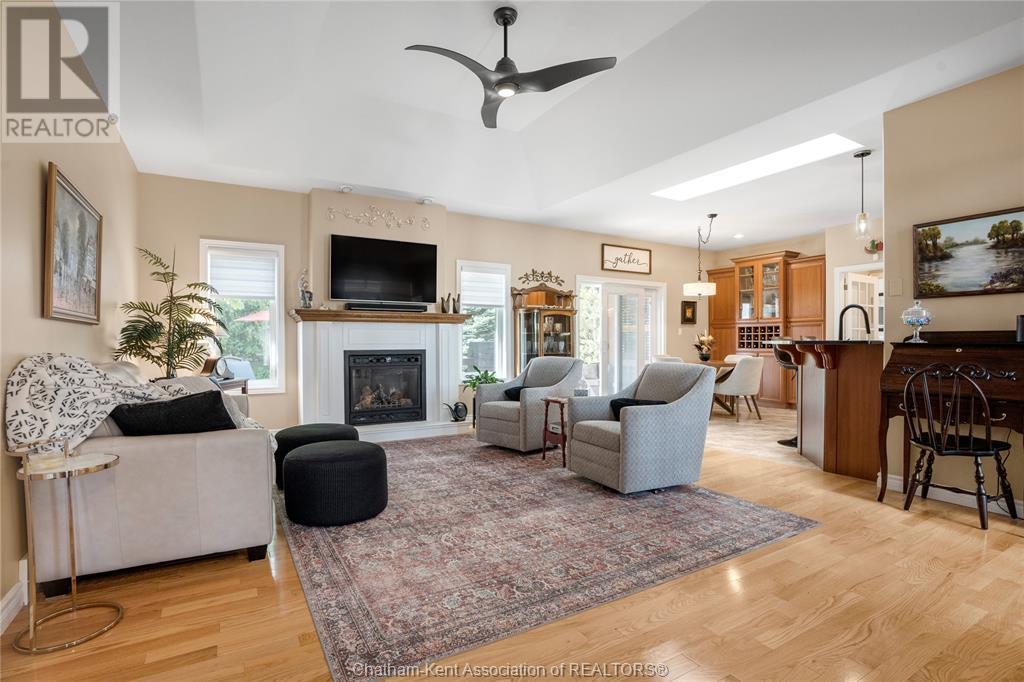 31 Stonegate Walk, Raleigh Township, ON - Indoor Photo Showing Living Room With Fireplace