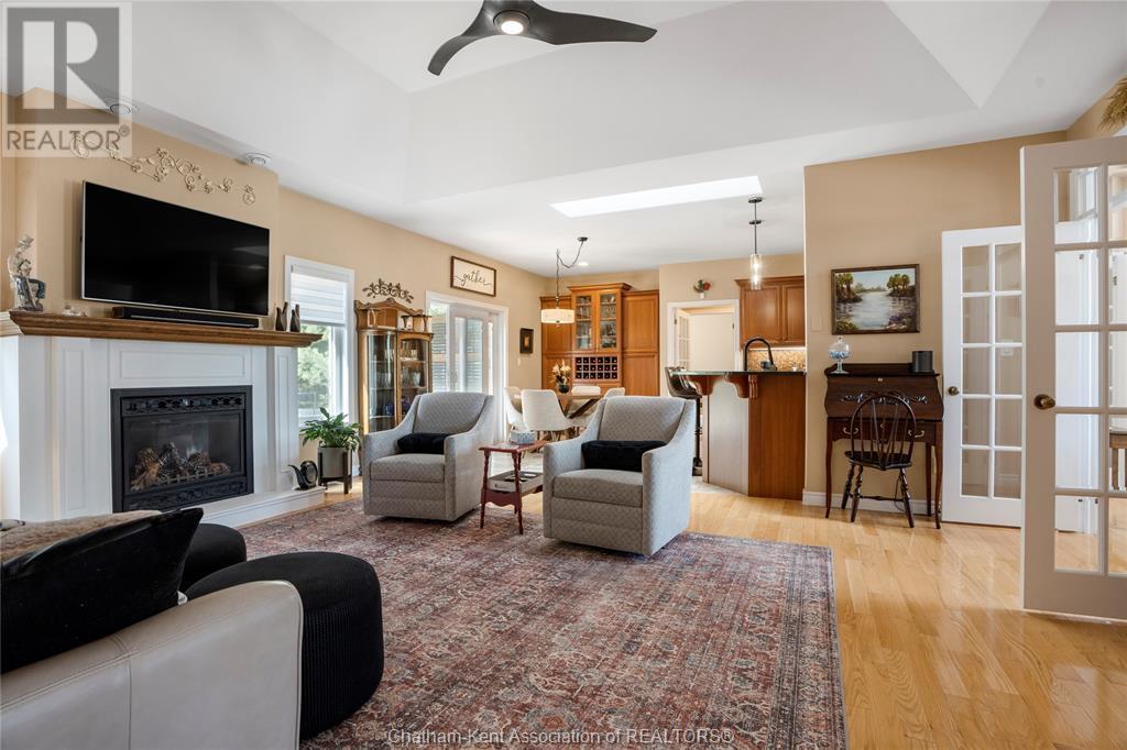 31 Stonegate Walk, Raleigh Township, ON - Indoor Photo Showing Living Room With Fireplace