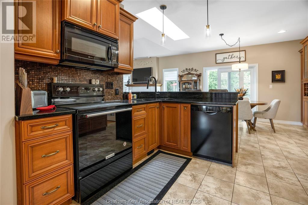 31 Stonegate Walk, Raleigh Township, ON - Indoor Photo Showing Kitchen