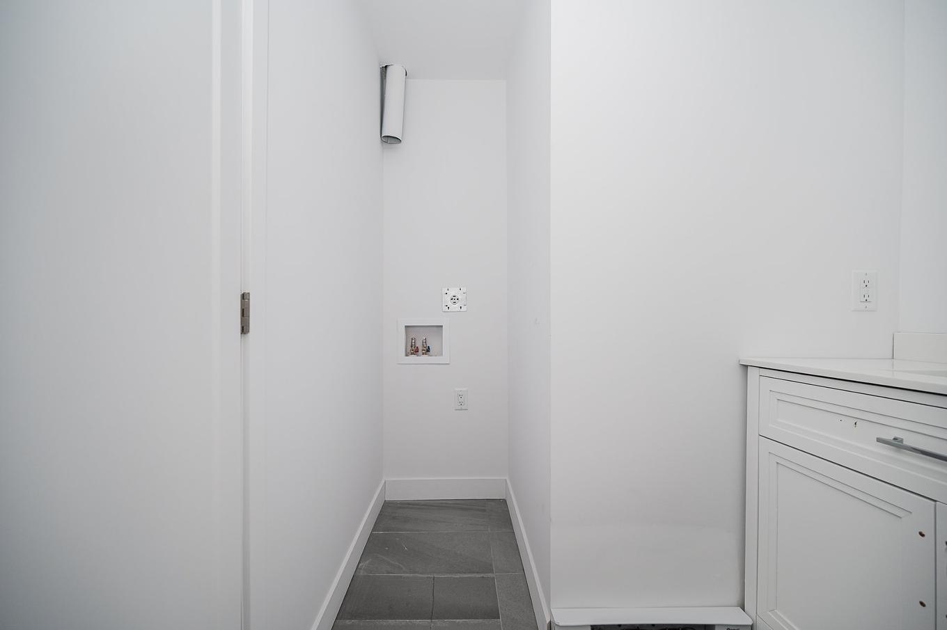 Laundry room - 6272 Av. De Gaspé, Montréal (Rosemont/La Petite-Patrie), QC - Indoor Photo Showing Other Room