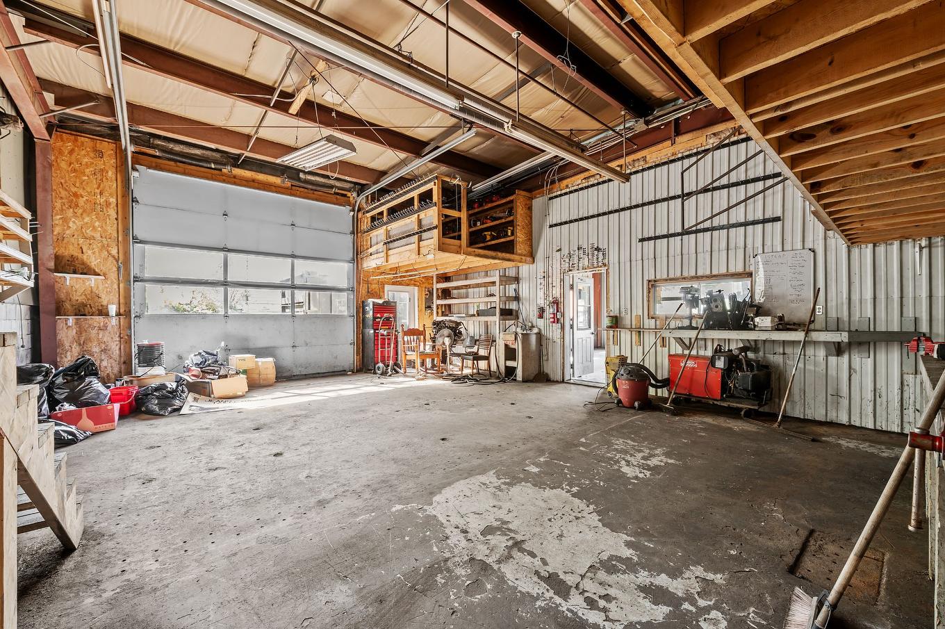 Interior - 1641 Rue Principale, Sainte-Agathe-Des-Monts, QC - Indoor Photo Showing Garage