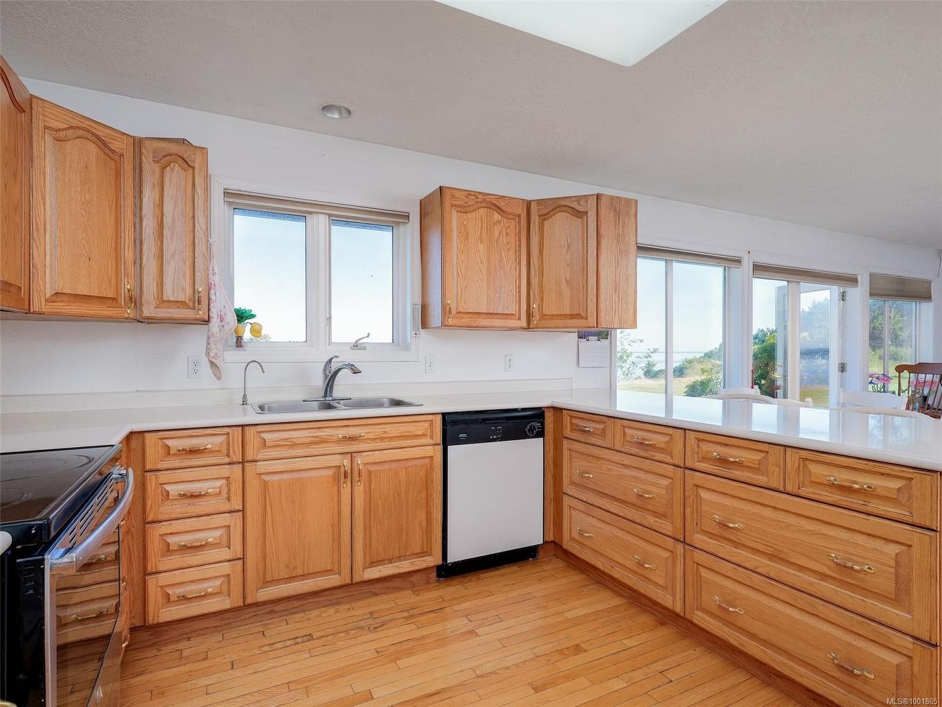 3191 Martindale Rd, Central Saanich, BC