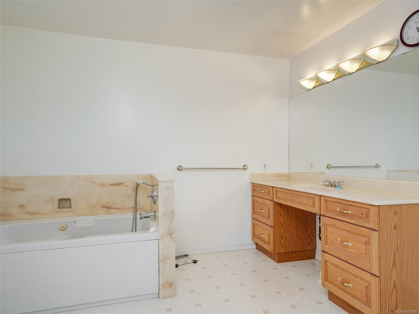 3191 Martindale Rd, Central Saanich, BC