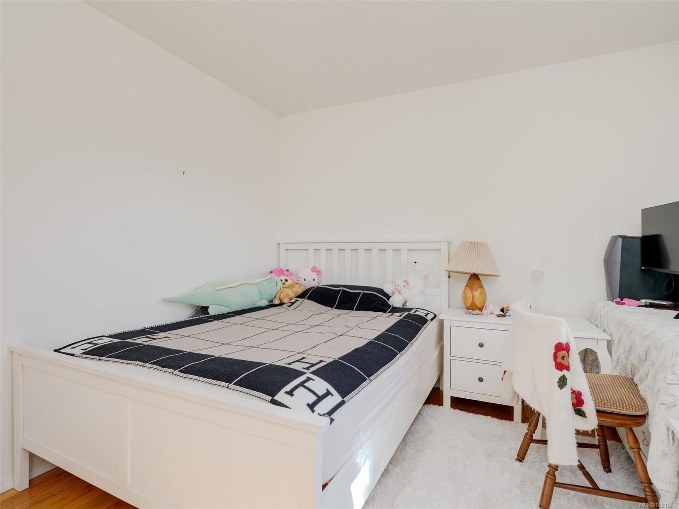 3191 Martindale Rd, Central Saanich, BC