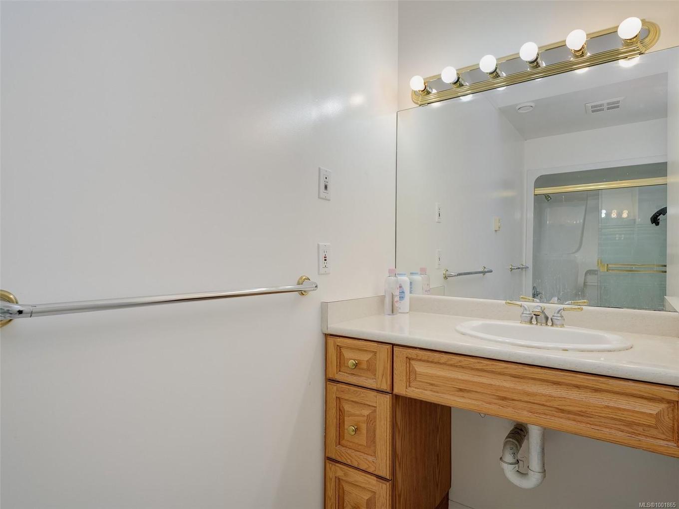 3191 Martindale Rd, Central Saanich, BC