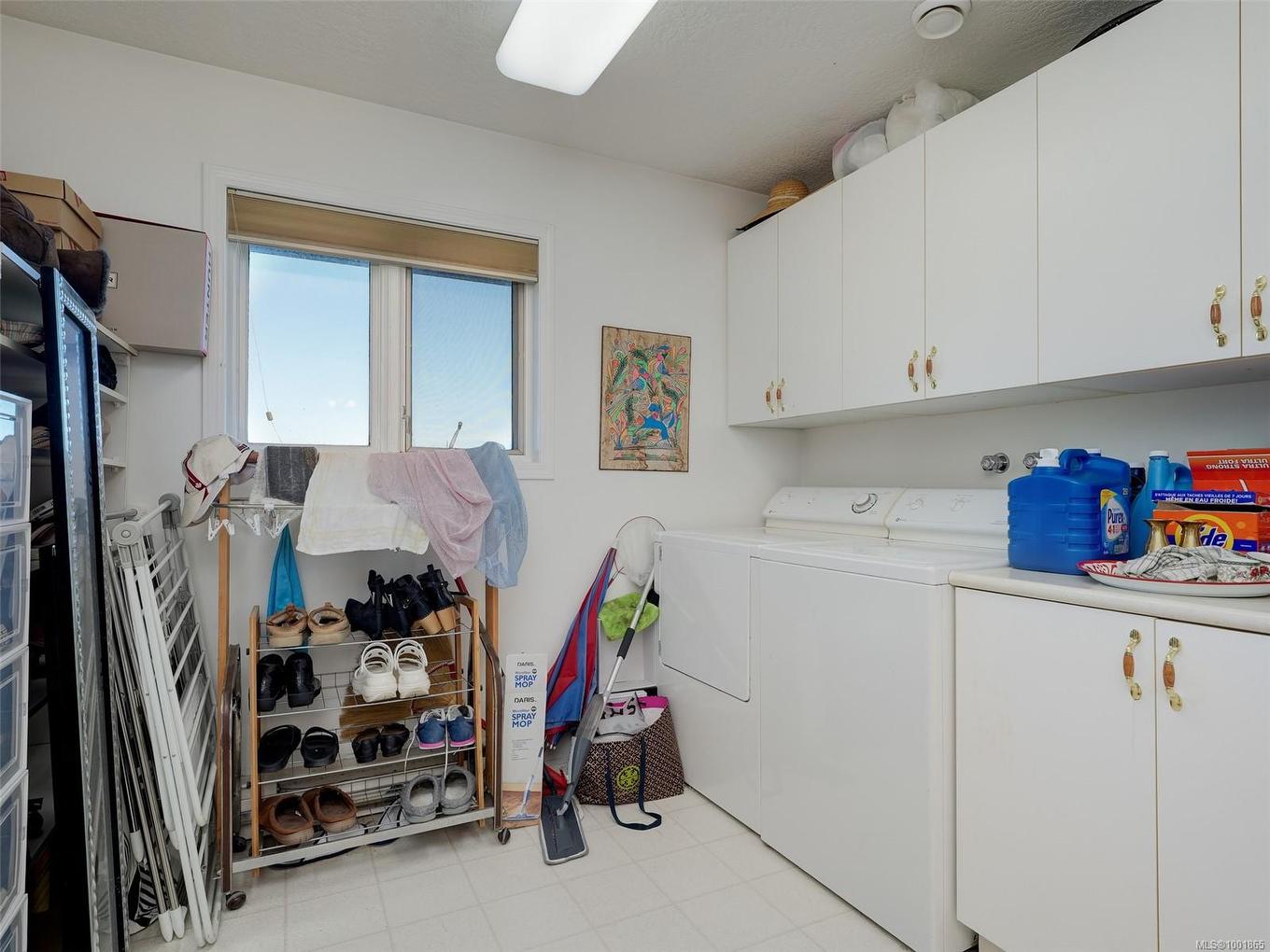 3191 Martindale Rd, Central Saanich, BC