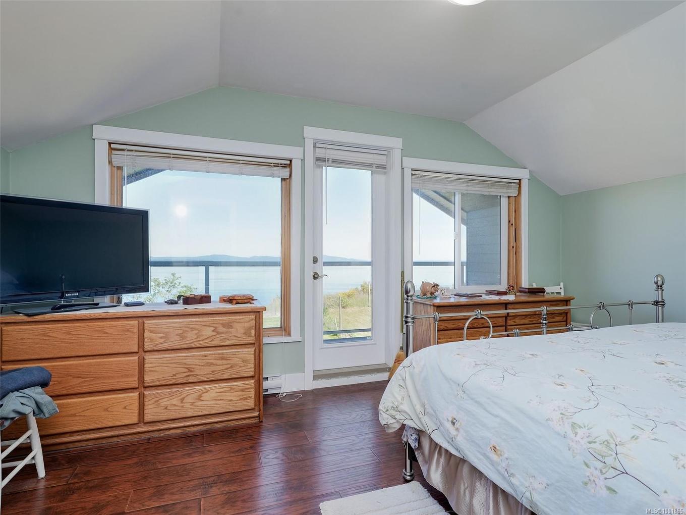 3191 Martindale Rd, Central Saanich, BC