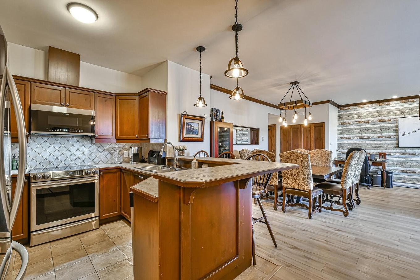Cuisine - 4-250 Rue Du Mont-Plaisant, Mont-Tremblant, QC - Indoor Photo Showing Kitchen With Double Sink