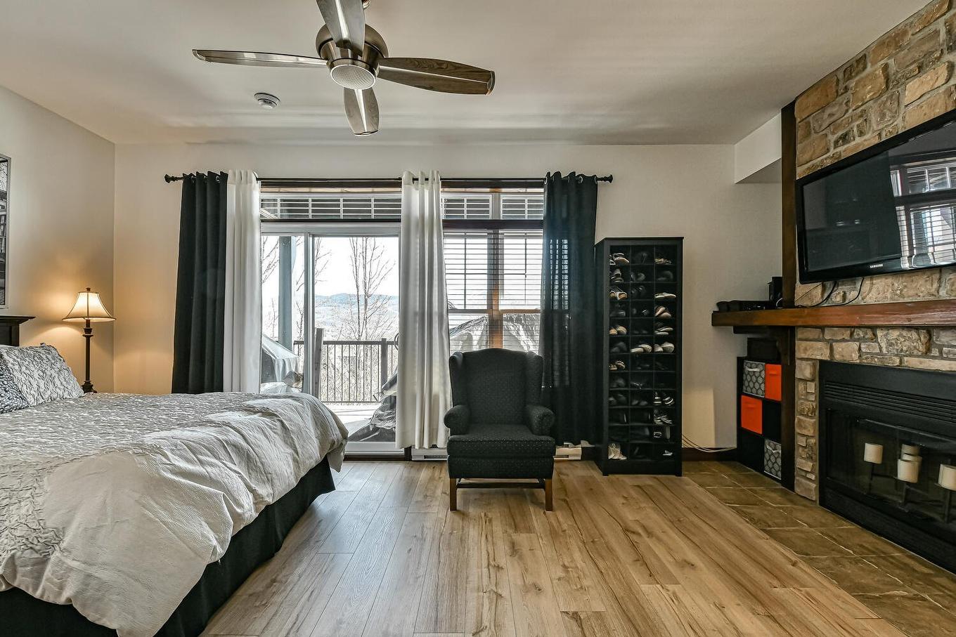 Chambre à coucher principale - 4-250 Rue Du Mont-Plaisant, Mont-Tremblant, QC - Indoor Photo Showing Bedroom