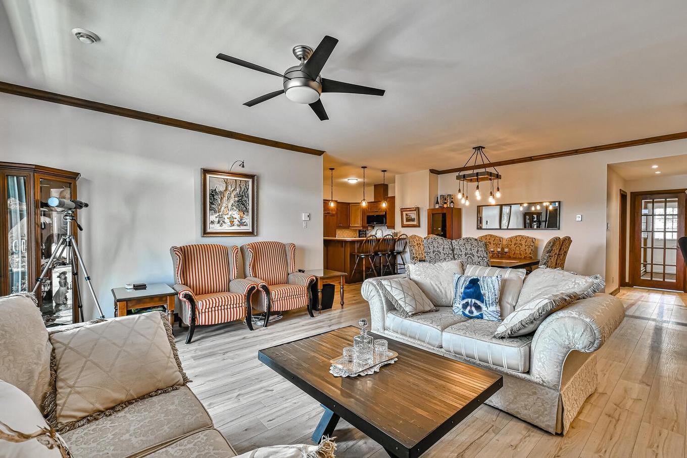 Salon - 4-250 Rue Du Mont-Plaisant, Mont-Tremblant, QC - Indoor Photo Showing Living Room