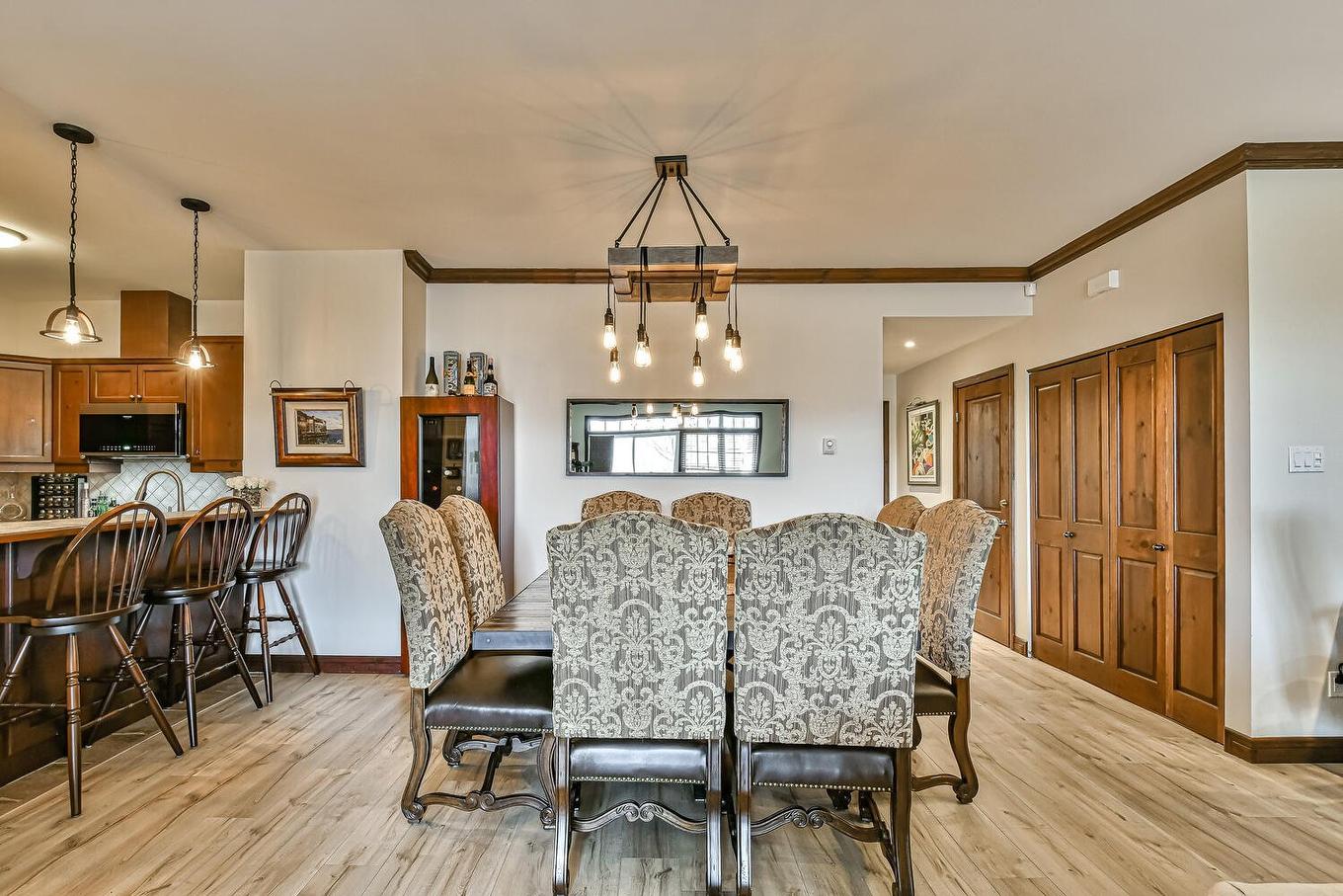 Salle à manger - 4-250 Rue Du Mont-Plaisant, Mont-Tremblant, QC - Indoor Photo Showing Dining Room