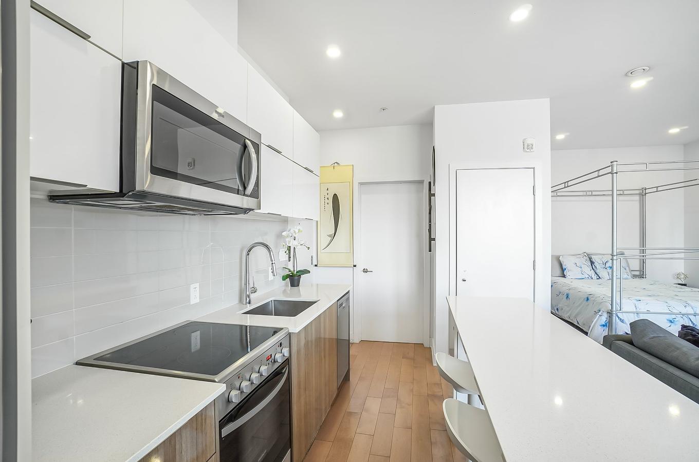 Kitchen - Ph4-2100 Boul. St-Laurent, Montréal (Ville-Marie), QC - Indoor Photo Showing Kitchen With Upgraded Kitchen