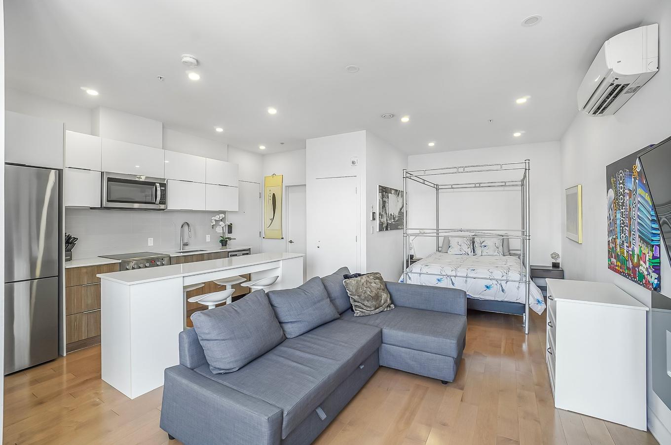 Living room - Ph4-2100 Boul. St-Laurent, Montréal (Ville-Marie), QC - Indoor Photo Showing Kitchen