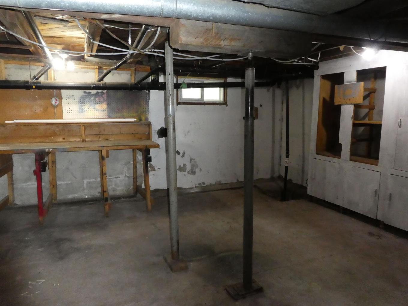 204 Second Ave Sw, Geraldton, ON - Indoor Photo Showing Basement