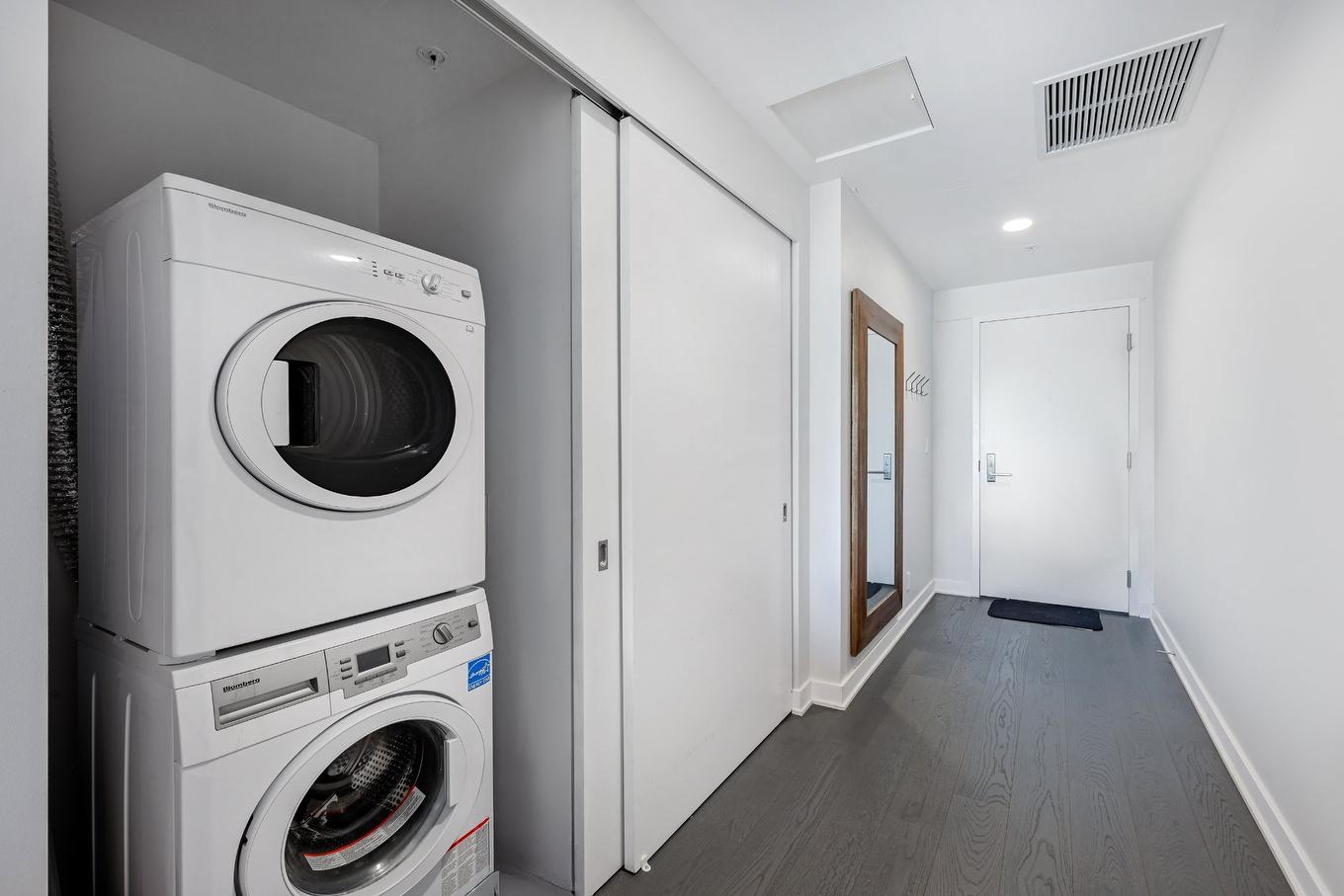 Salle de lavage - 4416-1288 Av. Des Canadiens-De-Montréal, Montréal (Ville-Marie), QC - Indoor Photo Showing Laundry Room