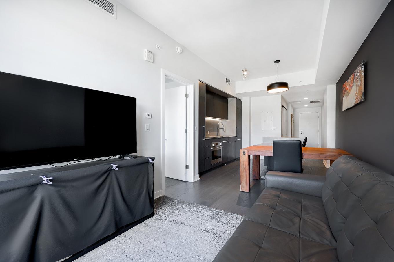 Salon - 4416-1288 Av. Des Canadiens-De-Montréal, Montréal (Ville-Marie), QC - Indoor