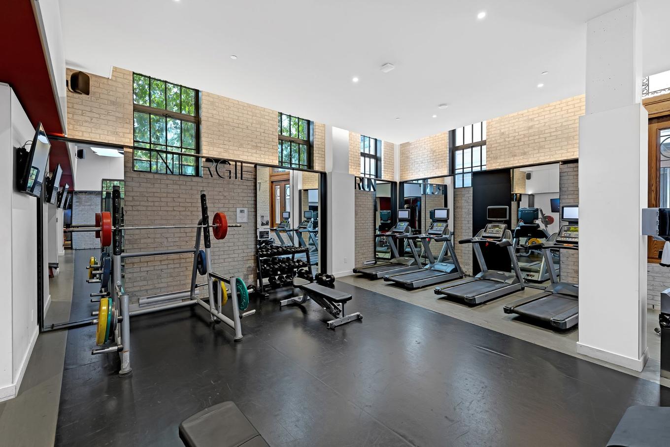Exercise room - 2202-1188 Rue St-Antoine O., Montréal (Ville-Marie), QC - Indoor Photo Showing Gym Room