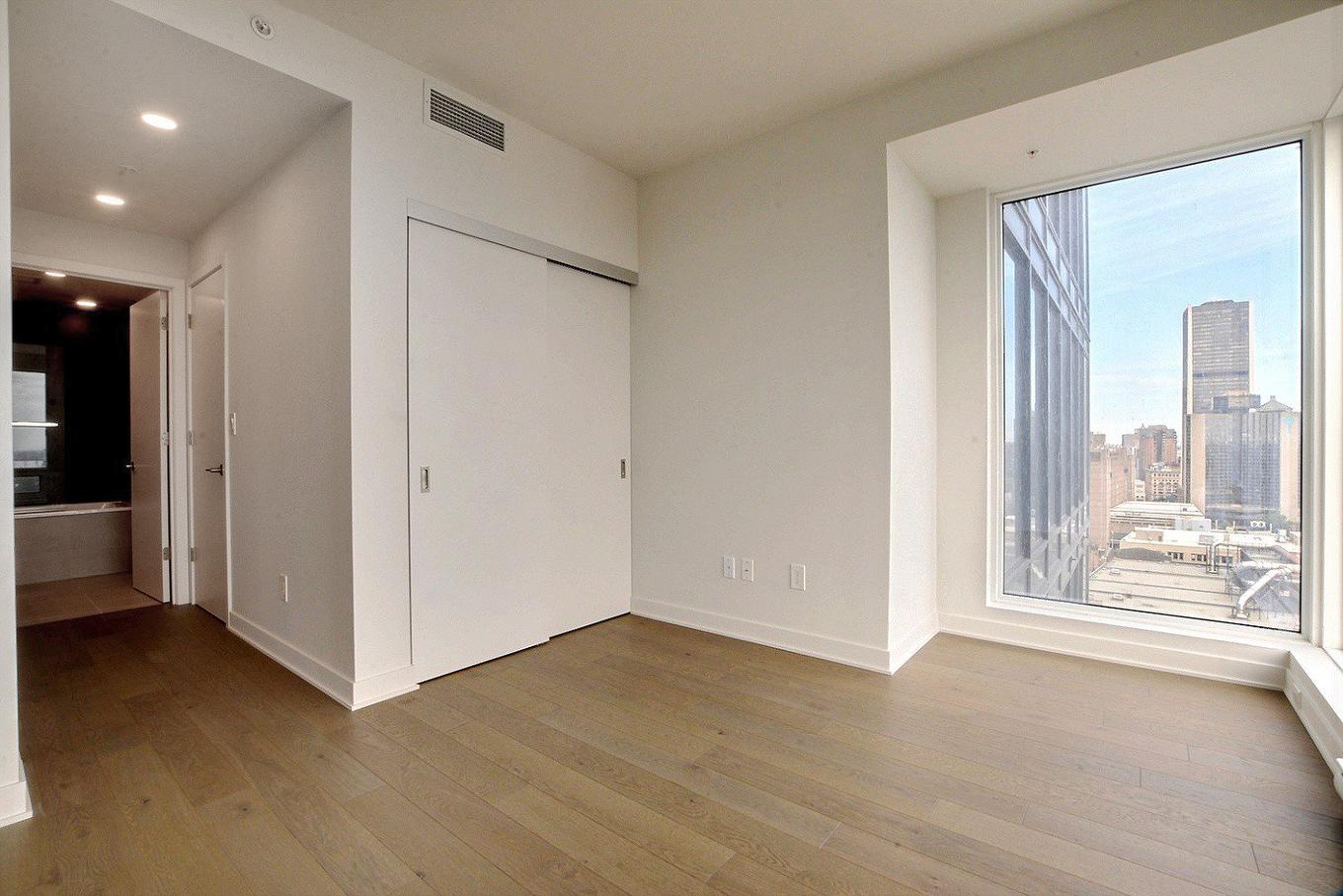 Primary bedroom - 2202-1188 Rue St-Antoine O., Montréal (Ville-Marie), QC - Indoor Photo Showing Other Room